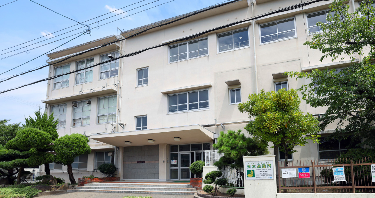 市立三国丘中学校(徒歩9分/約650m)